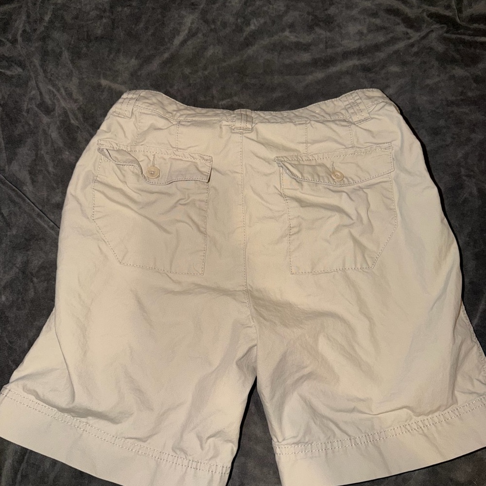 Women's Eddie Bauer Khaki Mercer Fit Shorts Size 6